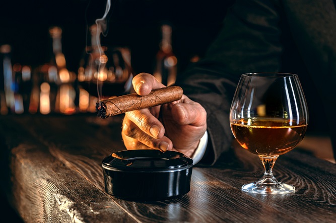 pair-these-drinks-with-your-cigars